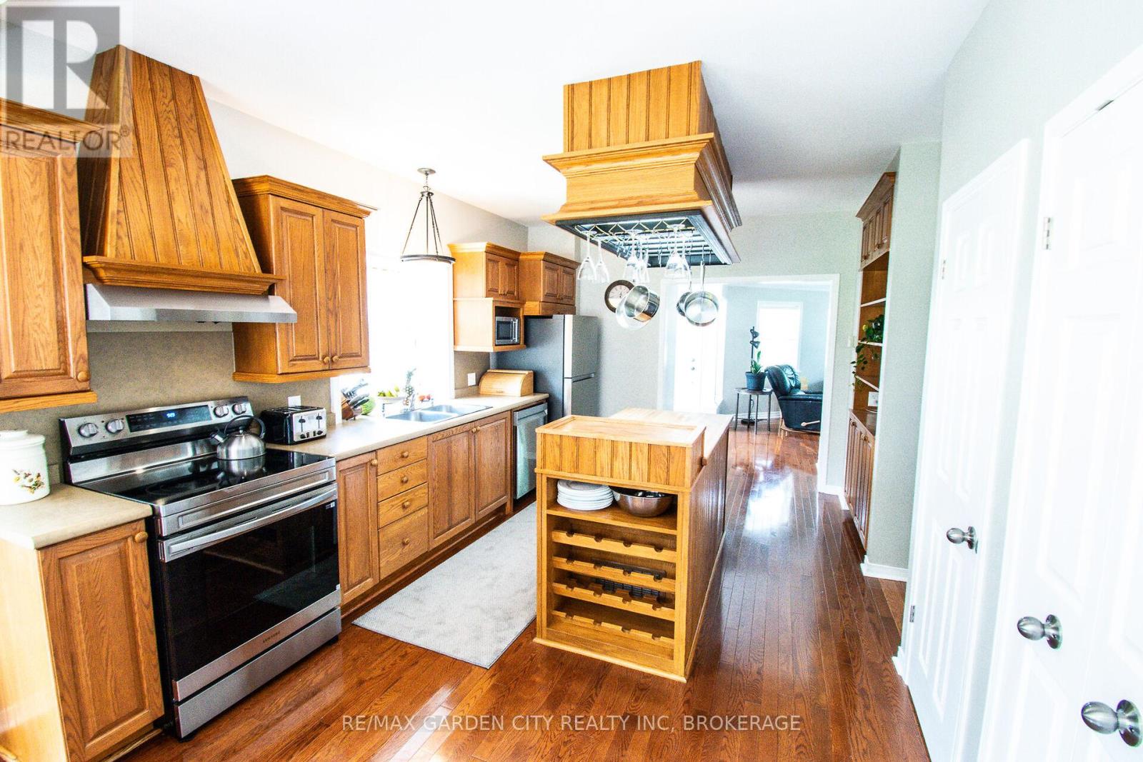 1171 Maple Street, Pelham, Ontario  L0S 1C0 - Photo 10 - X12336641