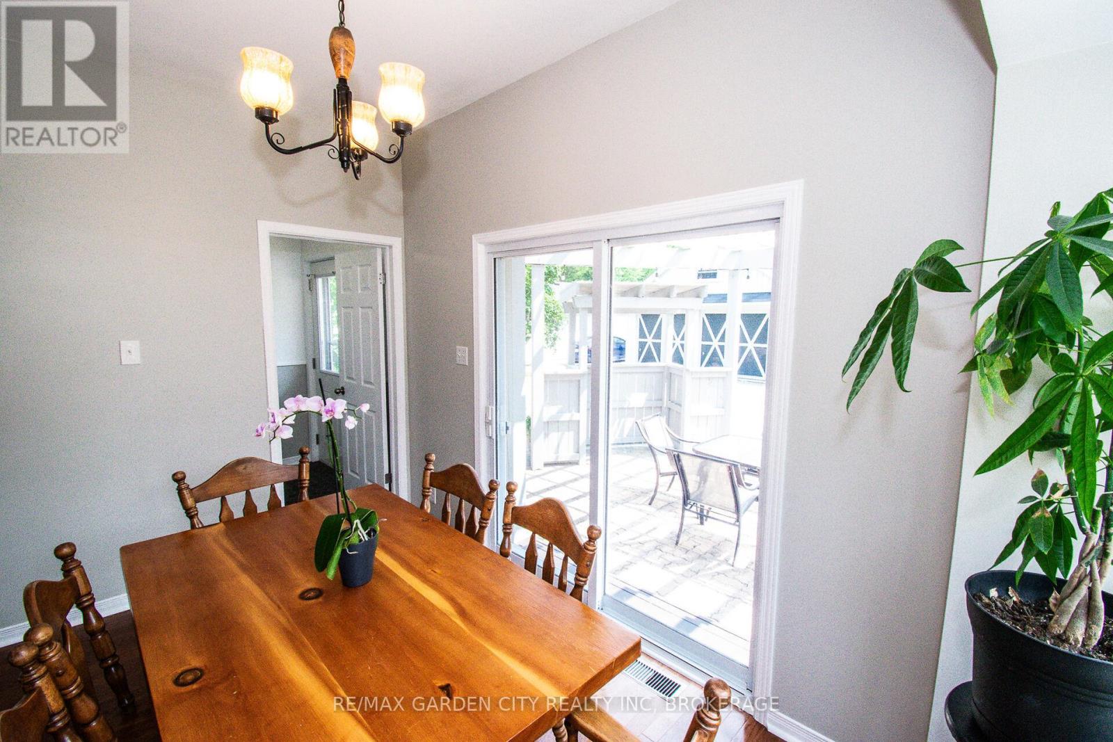 1171 Maple Street, Pelham, Ontario  L0S 1C0 - Photo 14 - X12336641