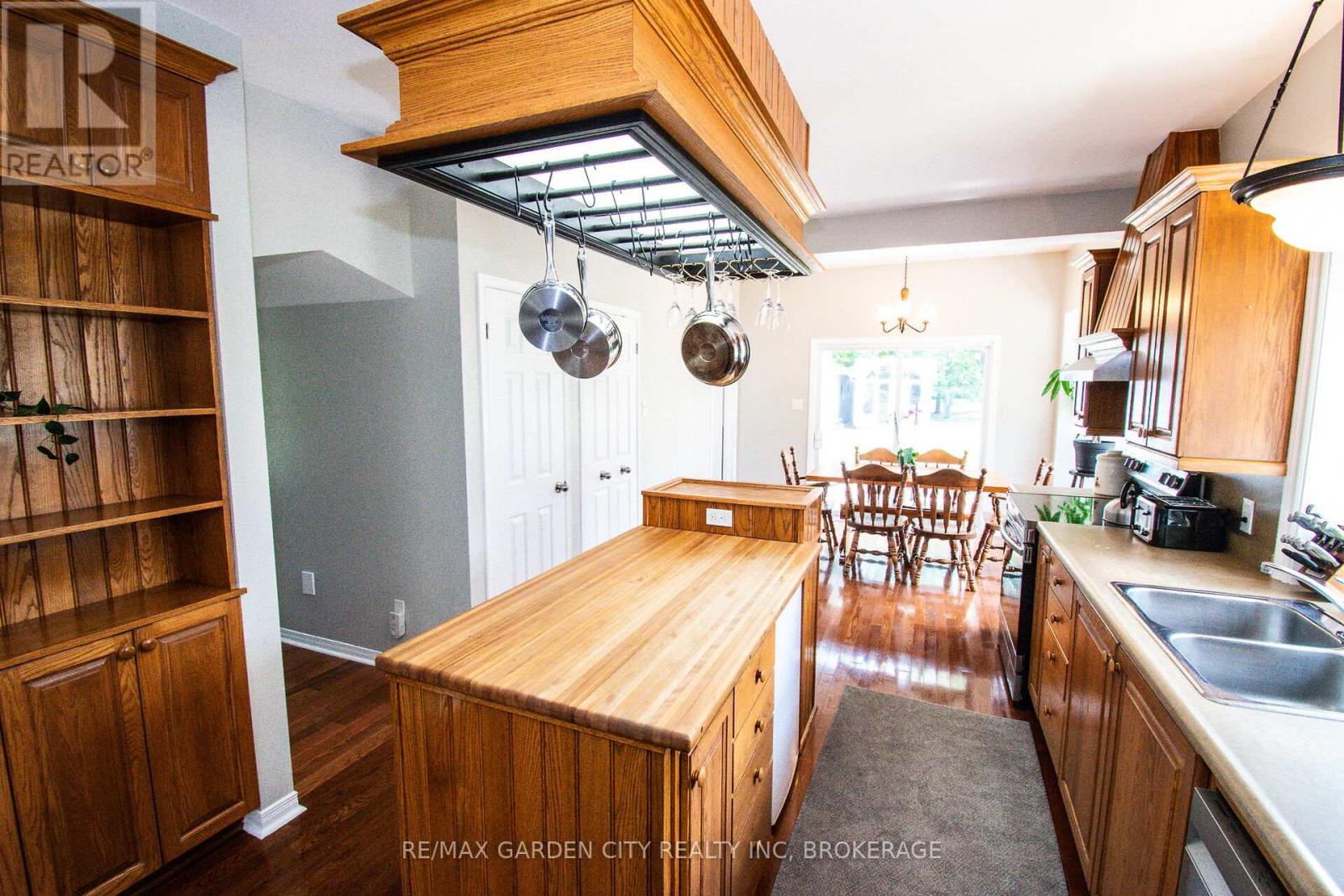 1171 Maple Street, Pelham, Ontario  L0S 1C0 - Photo 9 - X12336641