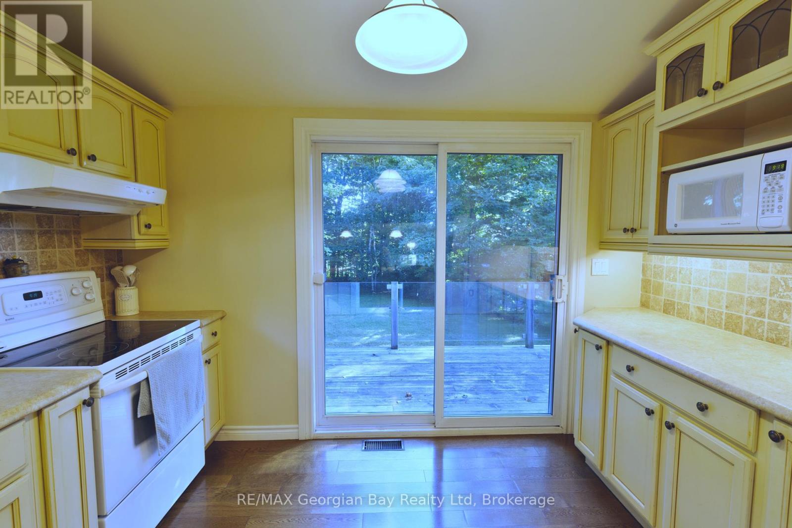 133 Timcourt Drive, Tiny, Ontario  L9M 0B9 - Photo 15 - S12362036