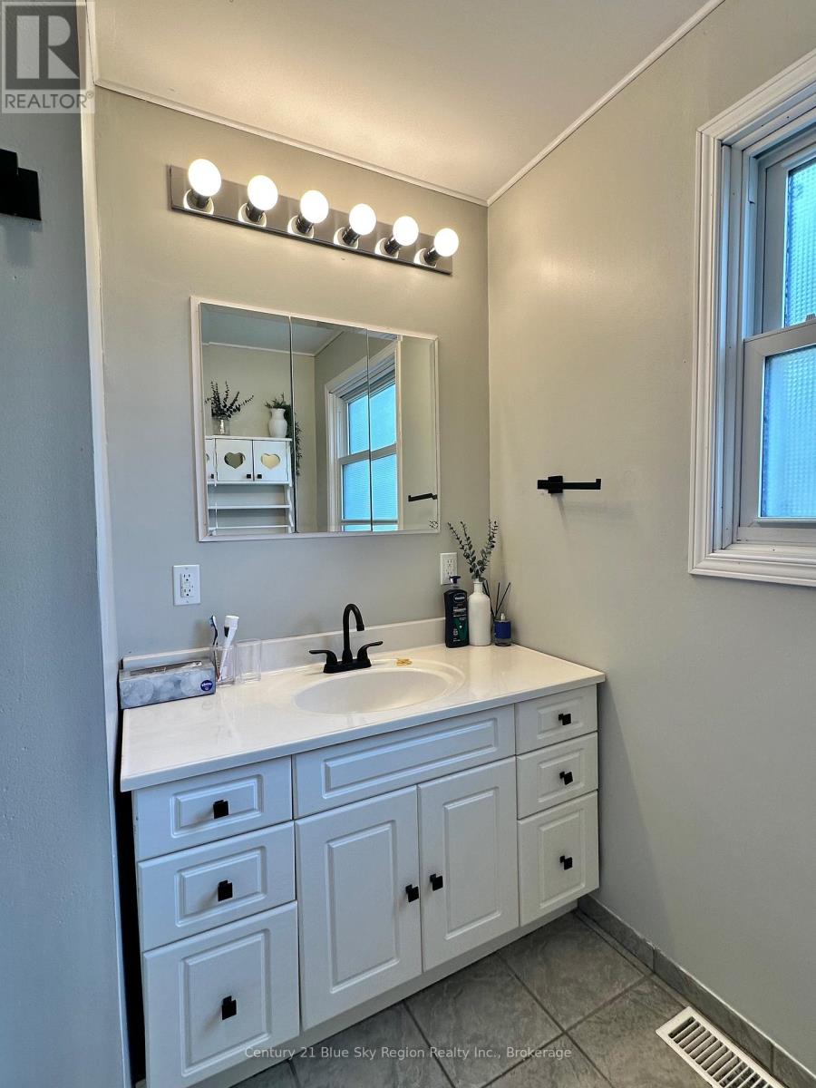 131 6th Street, Mattawa, Ontario  P0H 1V0 - Photo 13 - X12362041