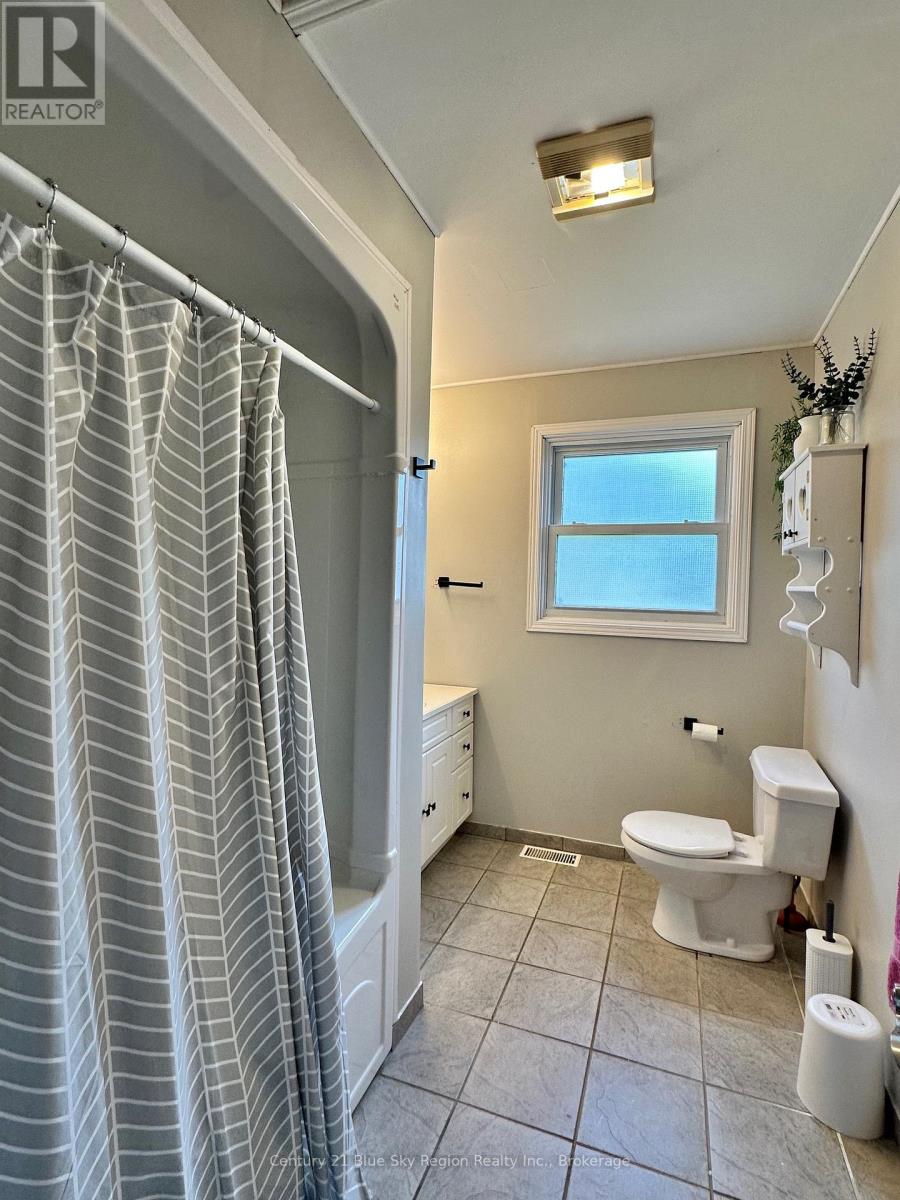 131 6th Street, Mattawa, Ontario  P0H 1V0 - Photo 14 - X12362041