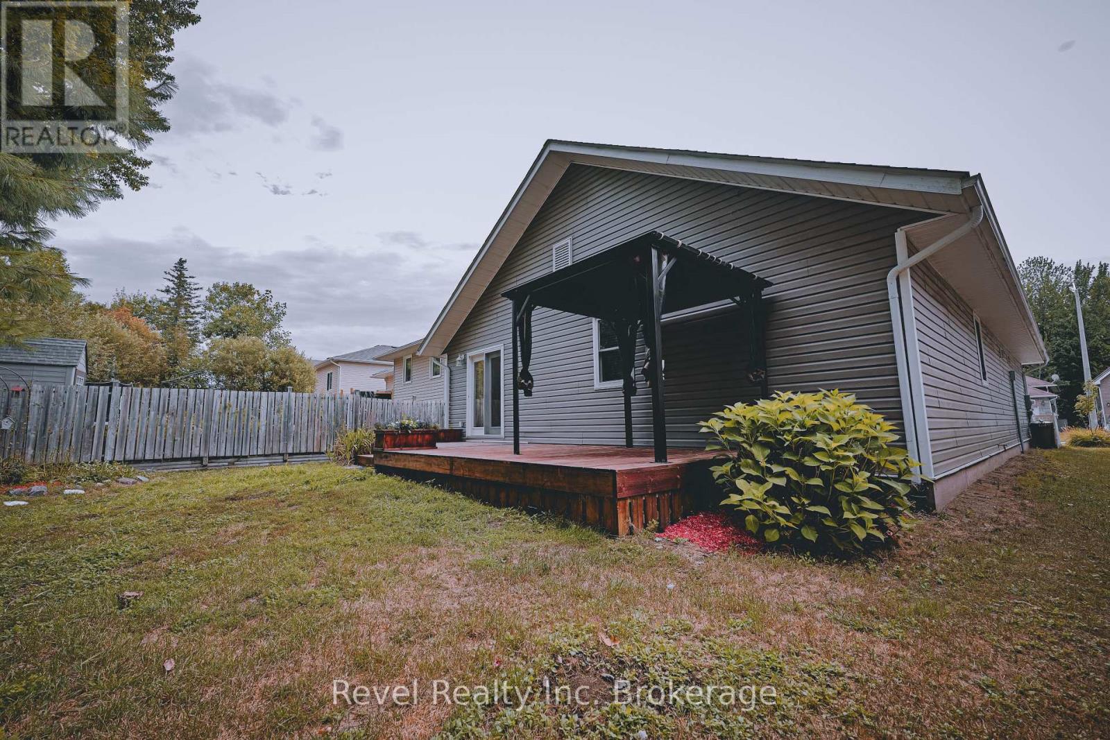 256 Thelma Avenue, North Bay, Ontario  P1A 4M8 - Photo 24 - X12362143