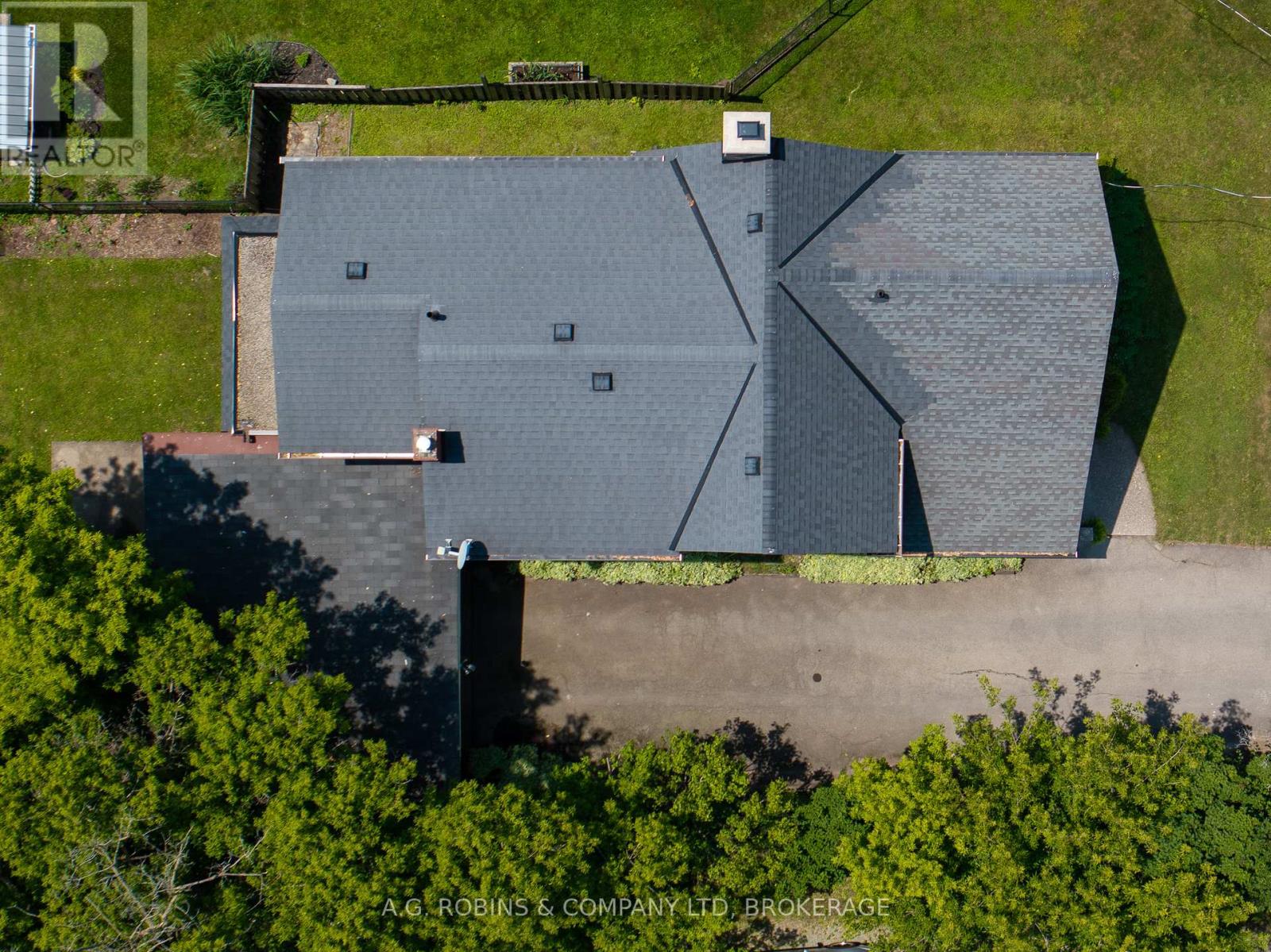 52 Charles Street, Port Colborne, Ontario  L3K 3R4 - Photo 24 - X12362128
