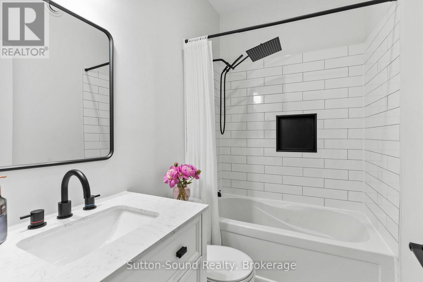 170 Lakeshore Road, Georgian Bluffs, Ontario  N0H 2T0 - Photo 27 - X12362126