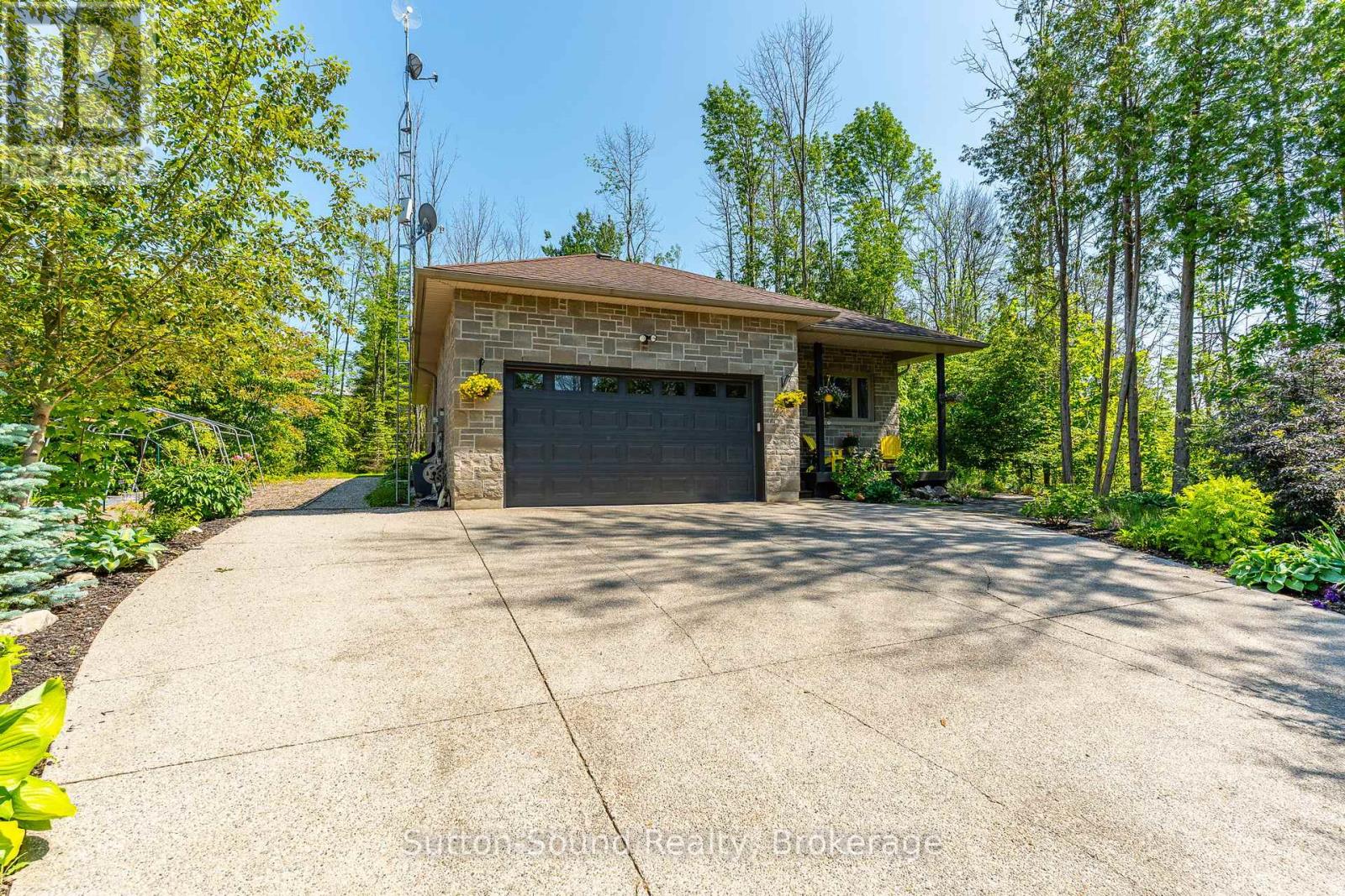 170 Lakeshore Road, Georgian Bluffs, Ontario  N0H 2T0 - Photo 3 - X12362126