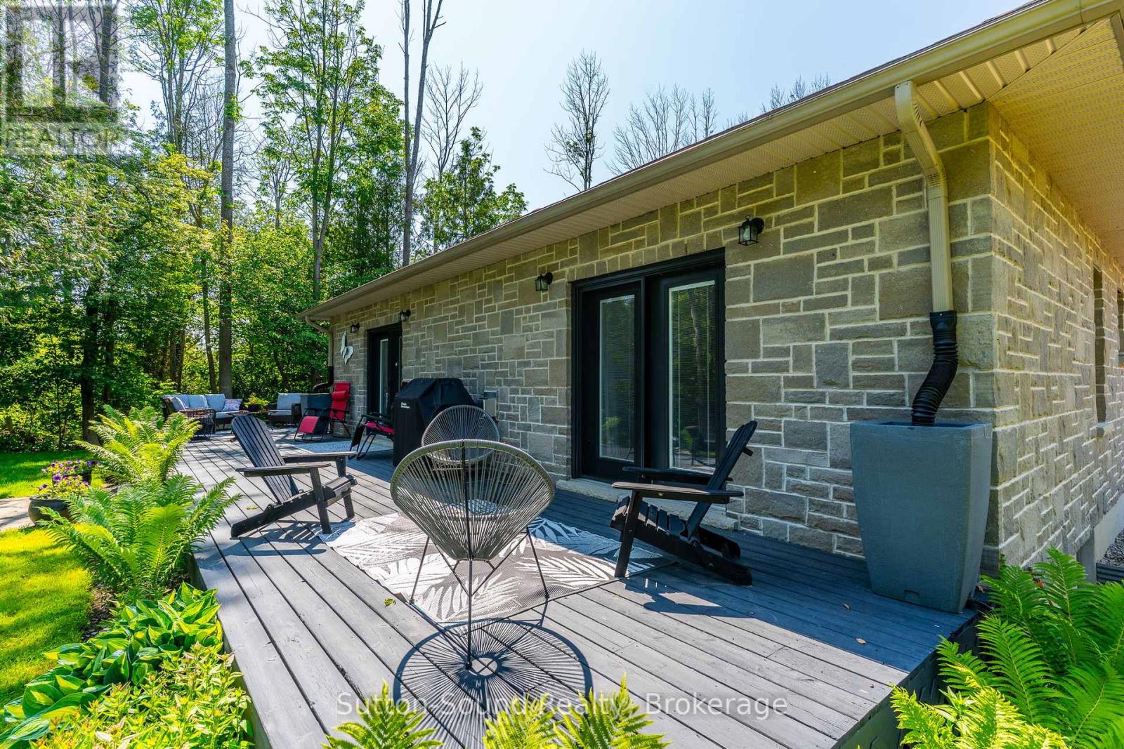 170 Lakeshore Road, Georgian Bluffs, Ontario  N0H 2T0 - Photo 39 - X12362126