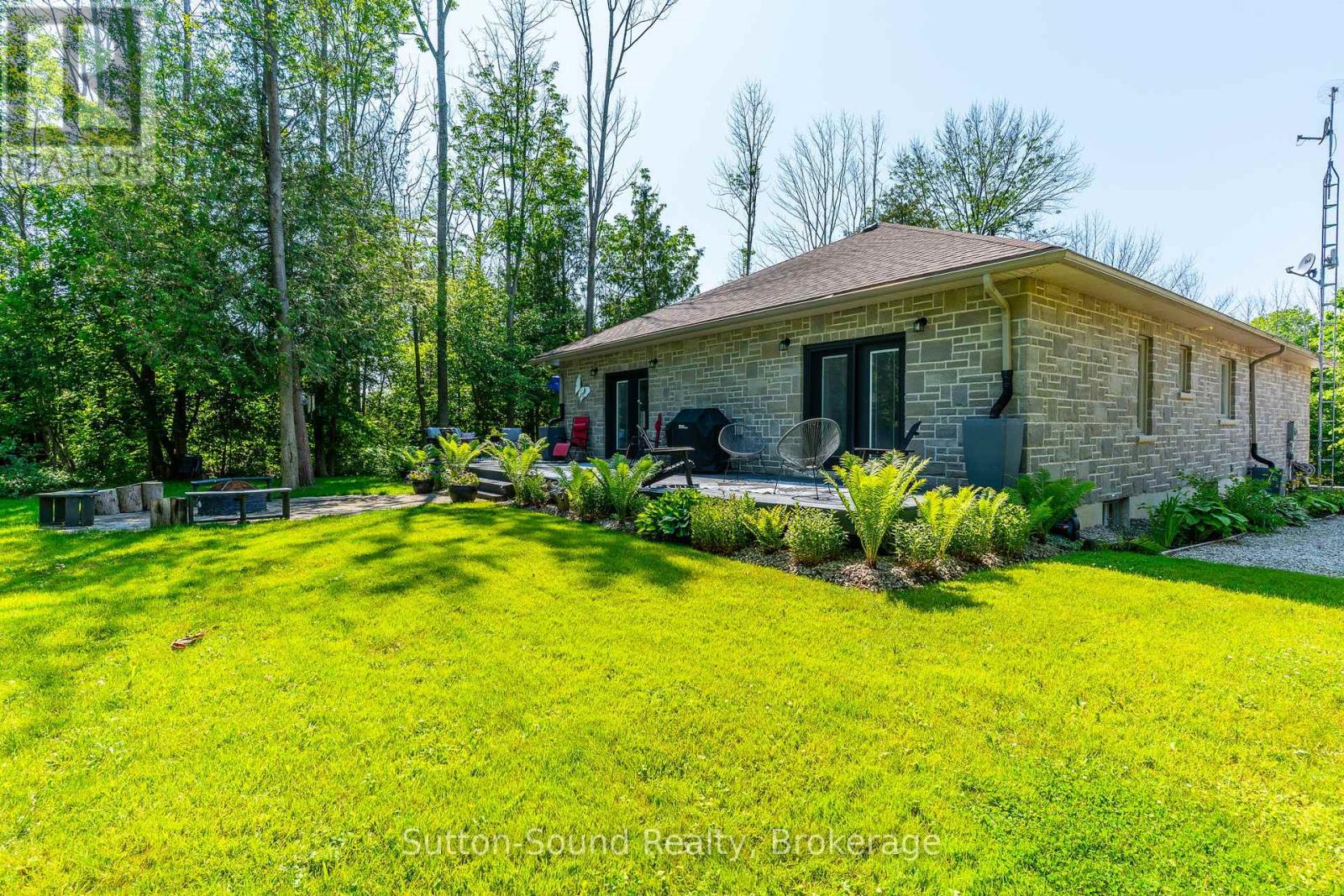 170 Lakeshore Road, Georgian Bluffs, Ontario  N0H 2T0 - Photo 45 - X12362126