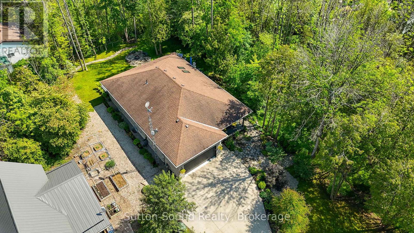 170 Lakeshore Road, Georgian Bluffs, Ontario  N0H 2T0 - Photo 46 - X12362126