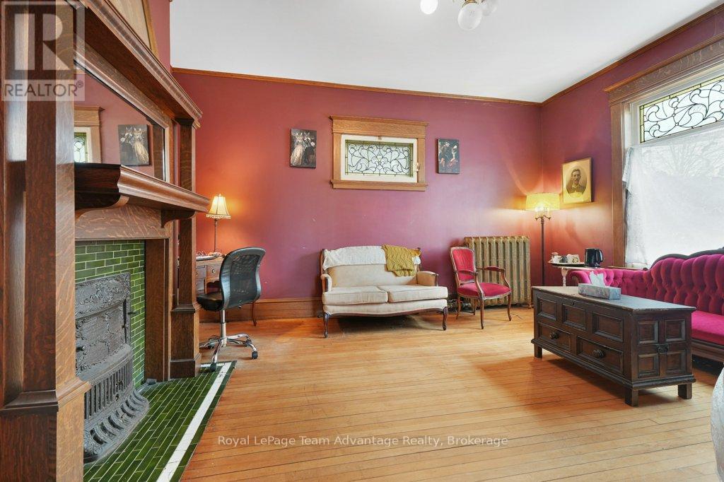 20 Belvedere Avenue, Parry Sound, Ontario  P2A 2A1 - Photo 11 - X12362134
