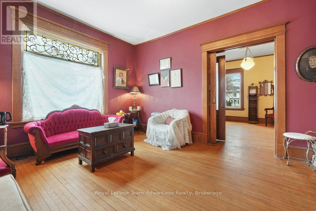 20 Belvedere Avenue, Parry Sound, Ontario  P2A 2A1 - Photo 13 - X12362134
