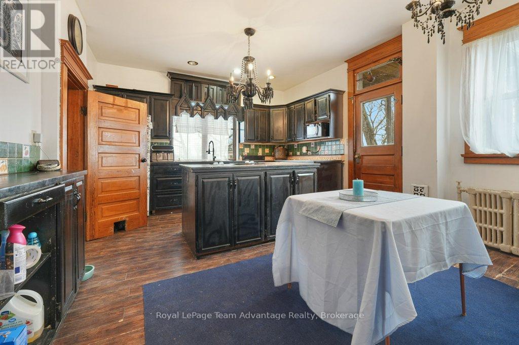 20 Belvedere Avenue, Parry Sound, Ontario  P2A 2A1 - Photo 14 - X12362134