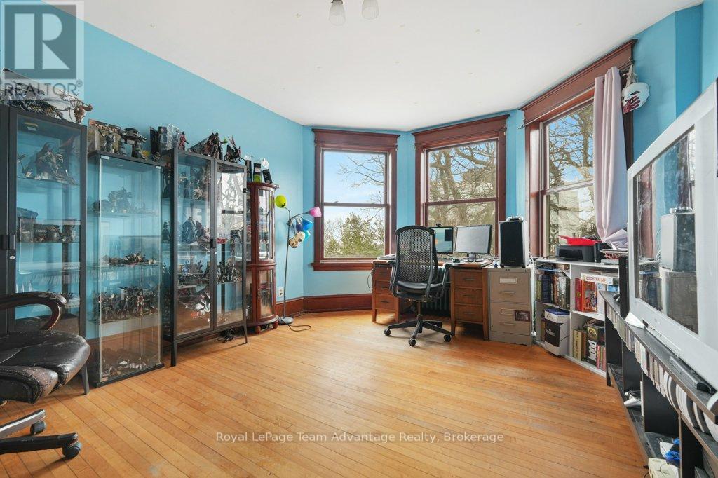 20 Belvedere Avenue, Parry Sound, Ontario  P2A 2A1 - Photo 25 - X12362134