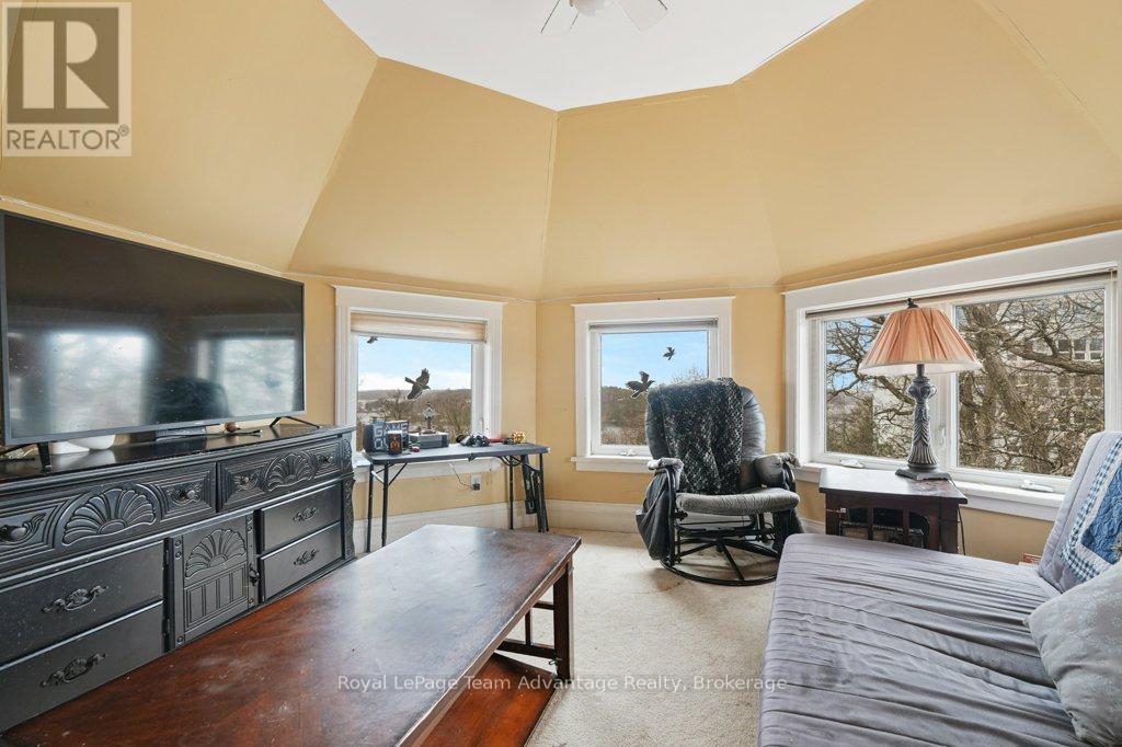 20 Belvedere Avenue, Parry Sound, Ontario  P2A 2A1 - Photo 30 - X12362134