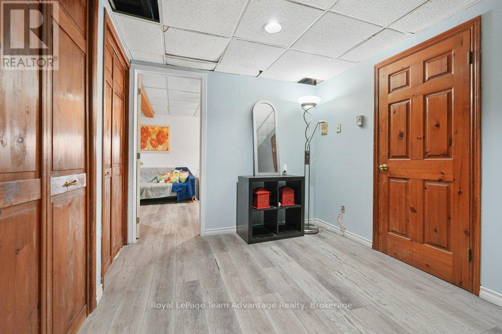 20 Belvedere Avenue, Parry Sound, Ontario  P2A 2A1 - Photo 35 - X12362134
