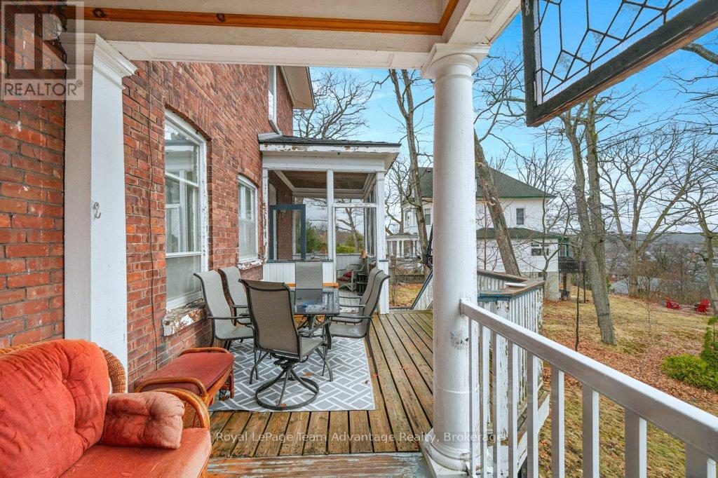 20 Belvedere Avenue, Parry Sound, Ontario  P2A 2A1 - Photo 5 - X12362134