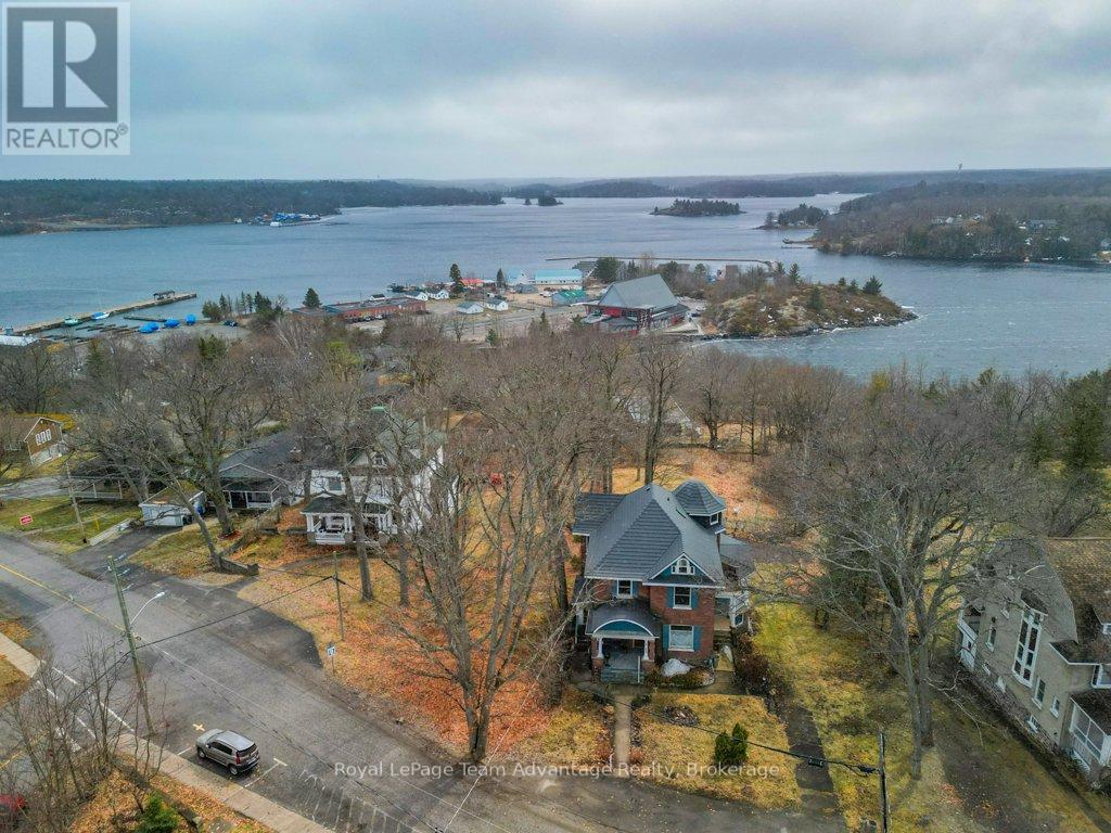 20 Belvedere Avenue, Parry Sound, Ontario  P2A 2A1 - Photo 7 - X12362134