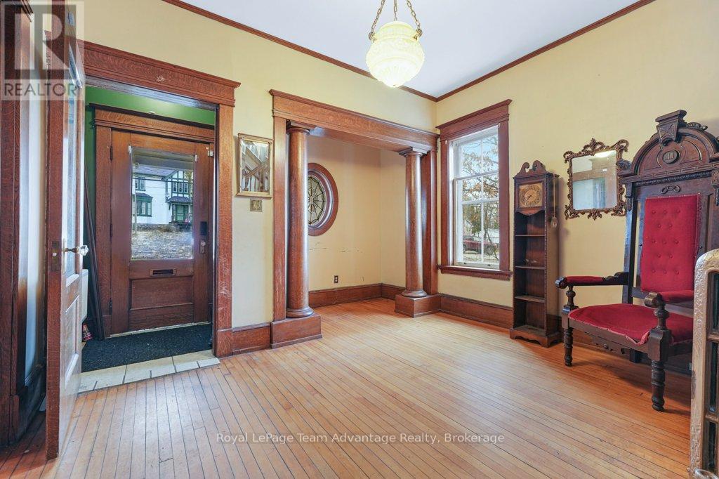 20 Belvedere Avenue, Parry Sound, Ontario  P2A 2A1 - Photo 9 - X12362134