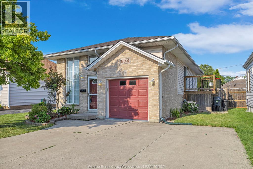 Property at 674 LABUTE image 3