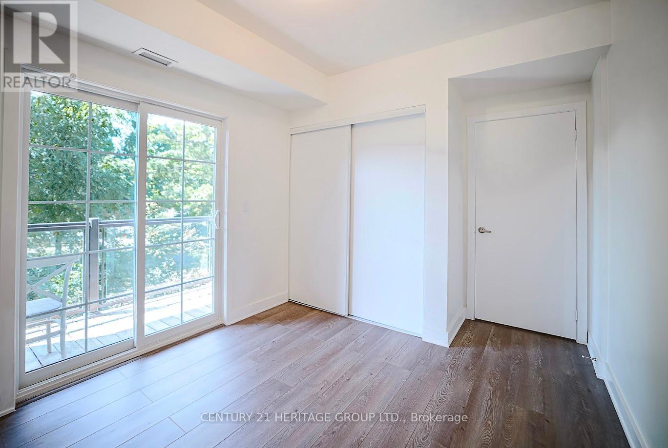 302 - 110 Grew Boulevard, Georgina, Ontario  L0E 1L0 - Photo 4 - N12362121