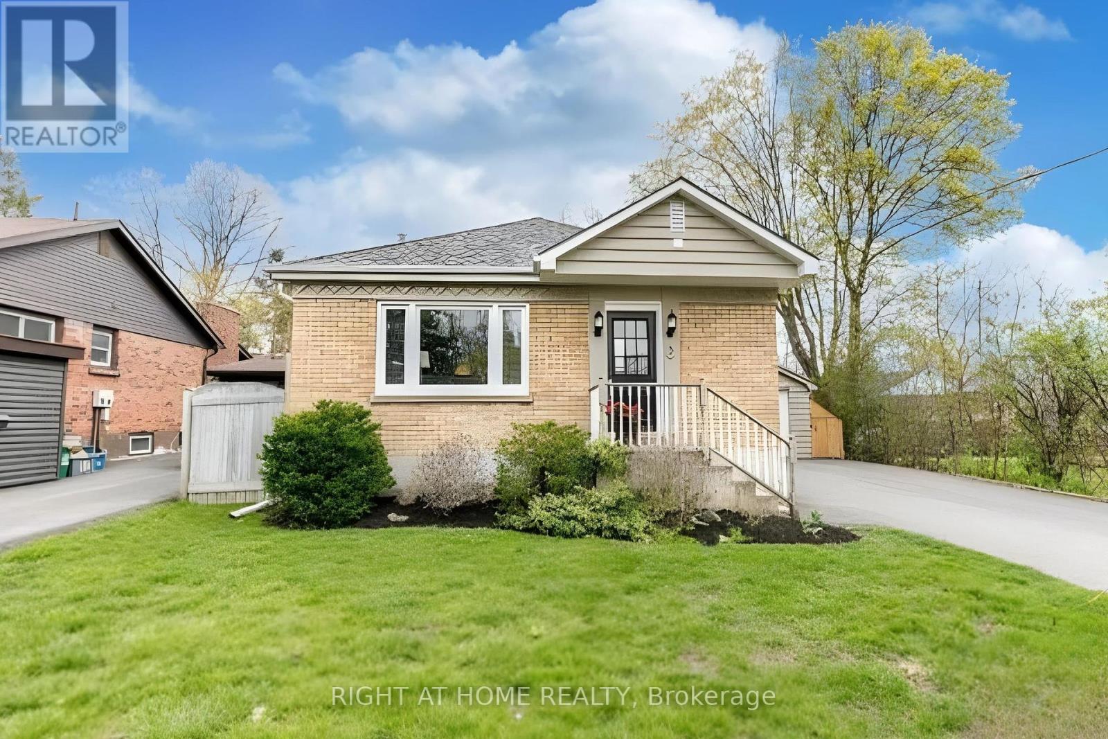 UPPER - 5 SHANNON STREET, Barrie, Ontario