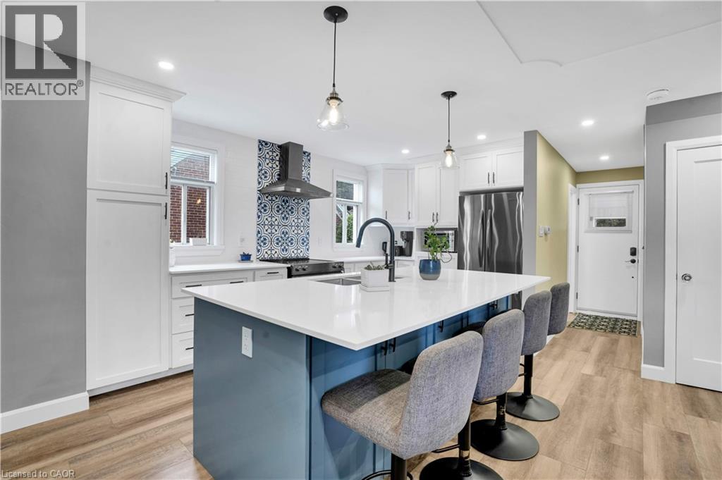 Property at 142 LANCASTER Street W image 1