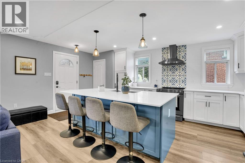 Property at 142 LANCASTER Street W image 5