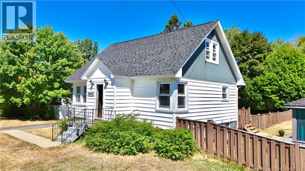 1065 Bayview, Bathurst, New Brunswick  E2A 5W5 - Photo 2 - NB125426