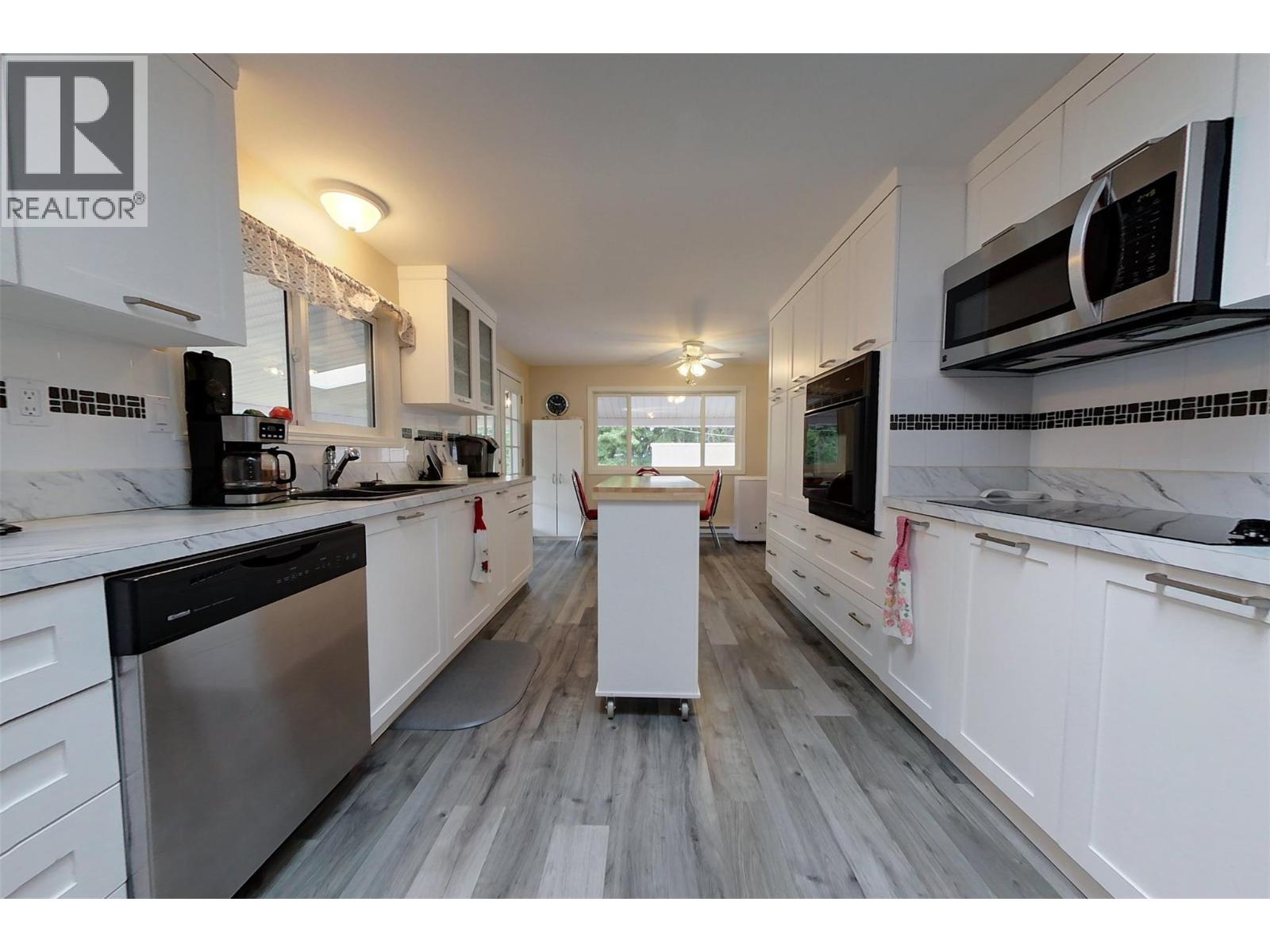 301 Fowler Street, Riondel, British Columbia  V0B 2B0 - Photo 6 - 10357023
