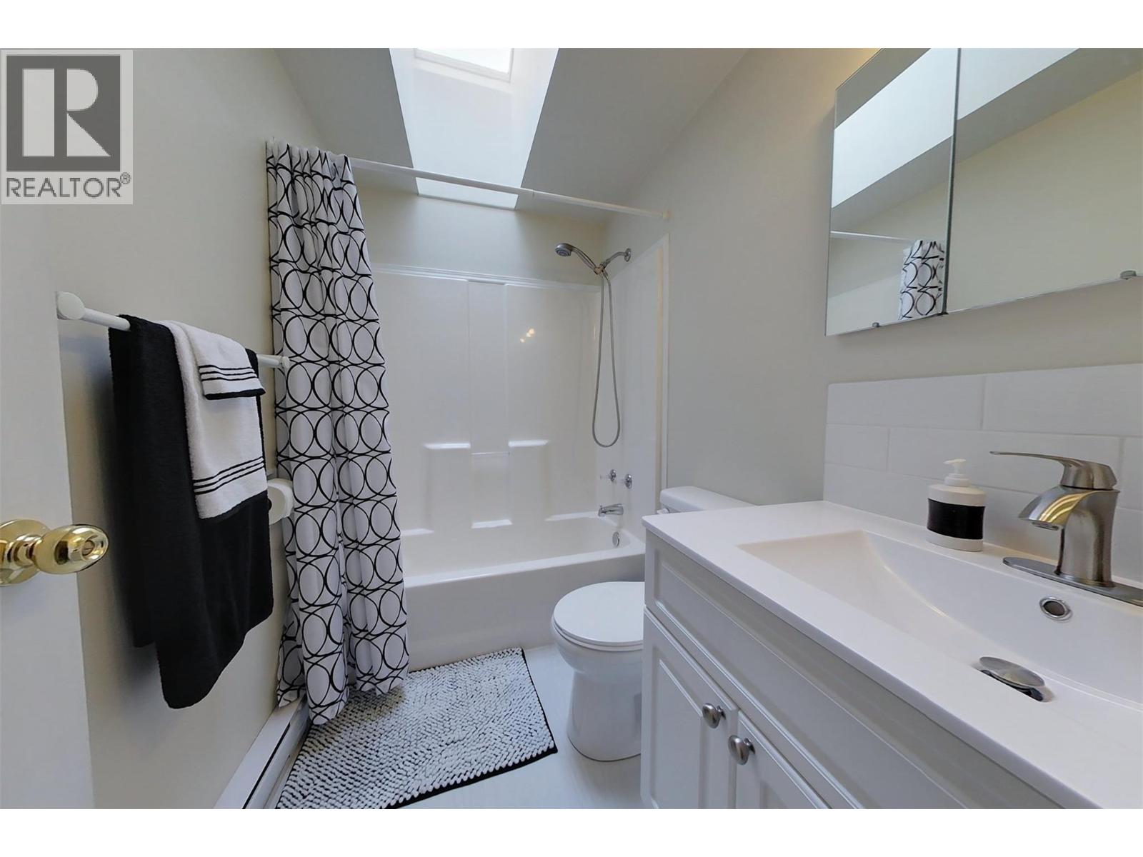 301 Fowler Street, Riondel, British Columbia  V0B 2B0 - Photo 18 - 10357023