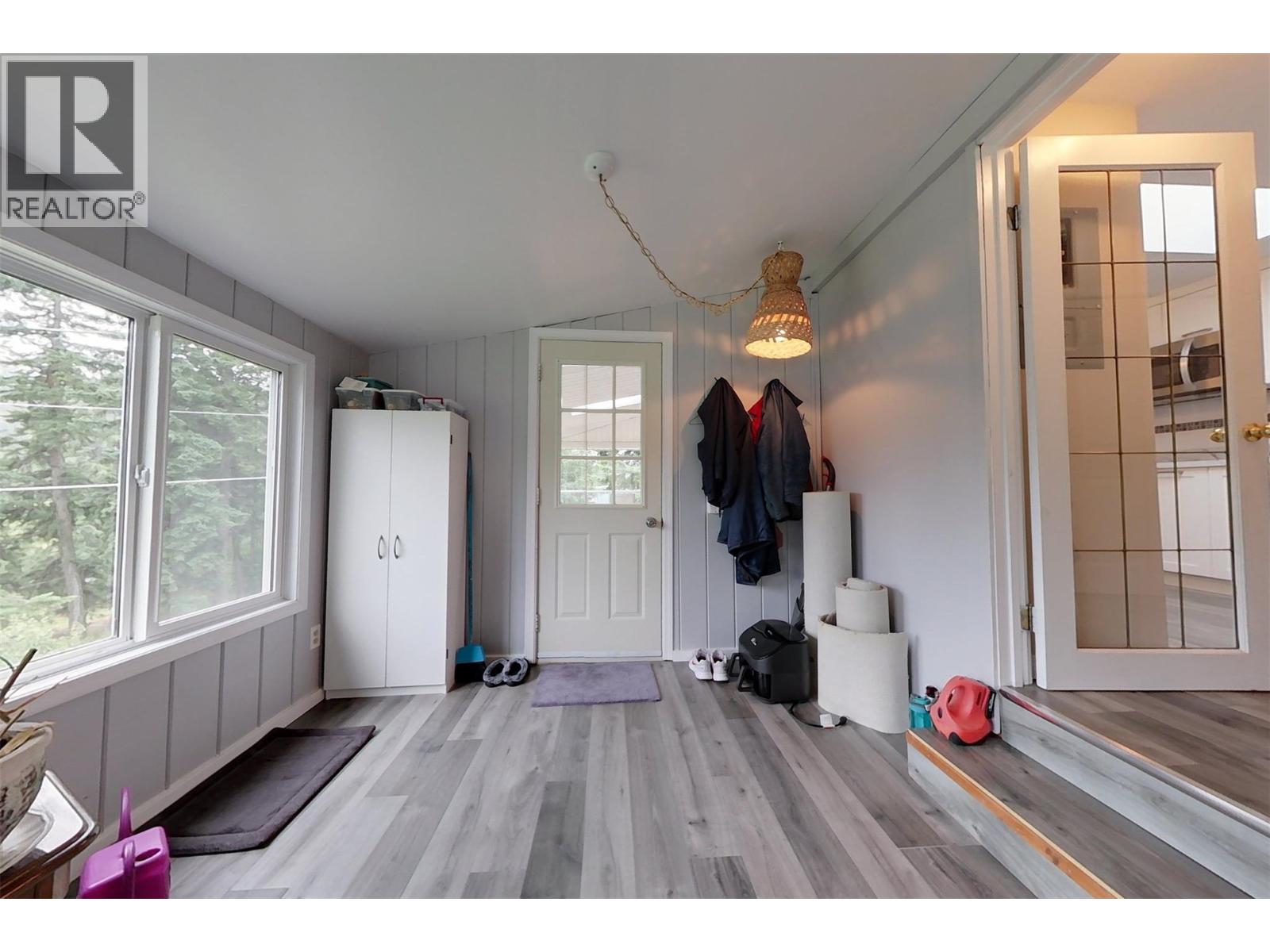 301 Fowler Street, Riondel, British Columbia  V0B 2B0 - Photo 20 - 10357023