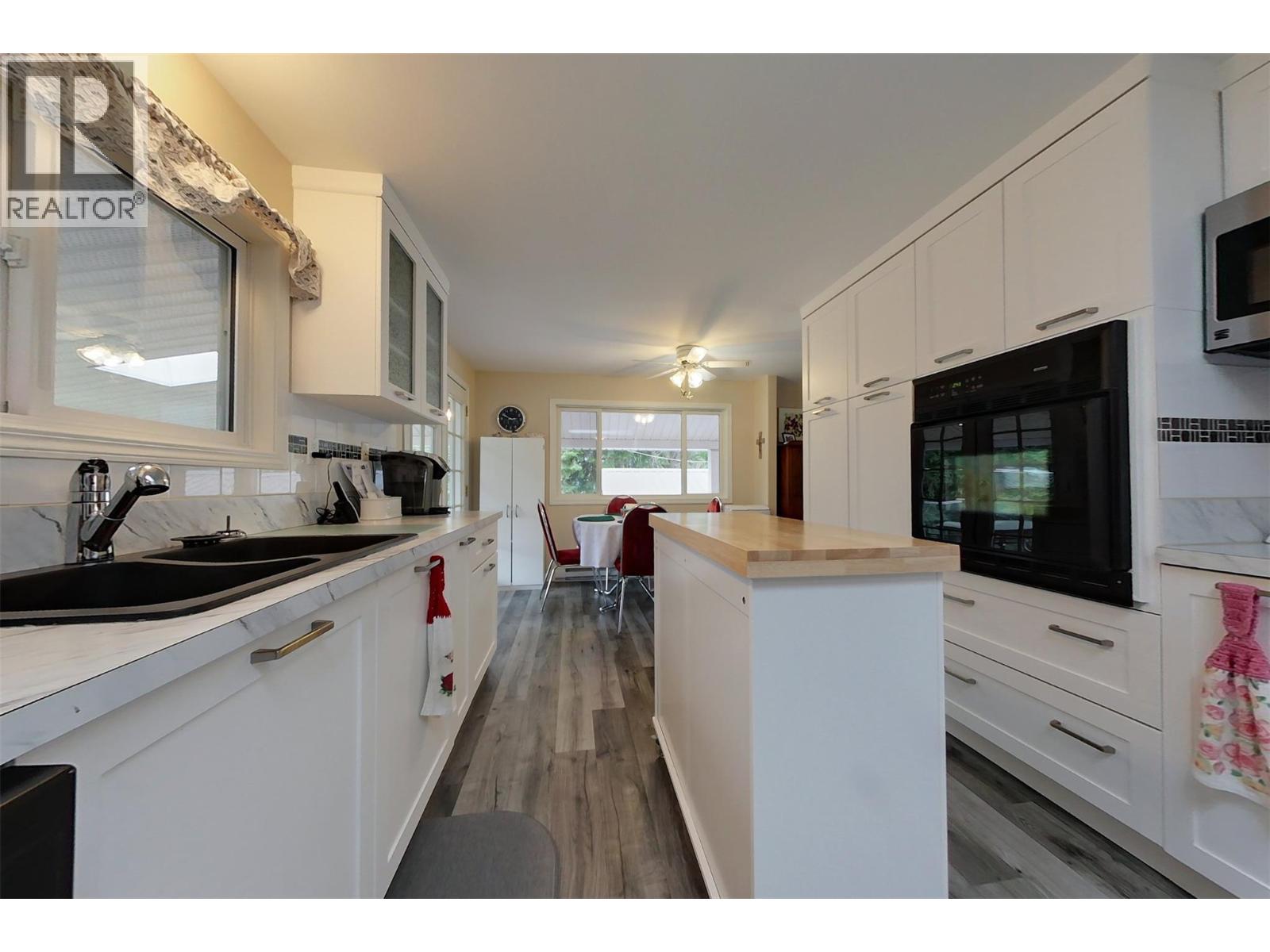 301 Fowler Street, Riondel, British Columbia  V0B 2B0 - Photo 7 - 10357023