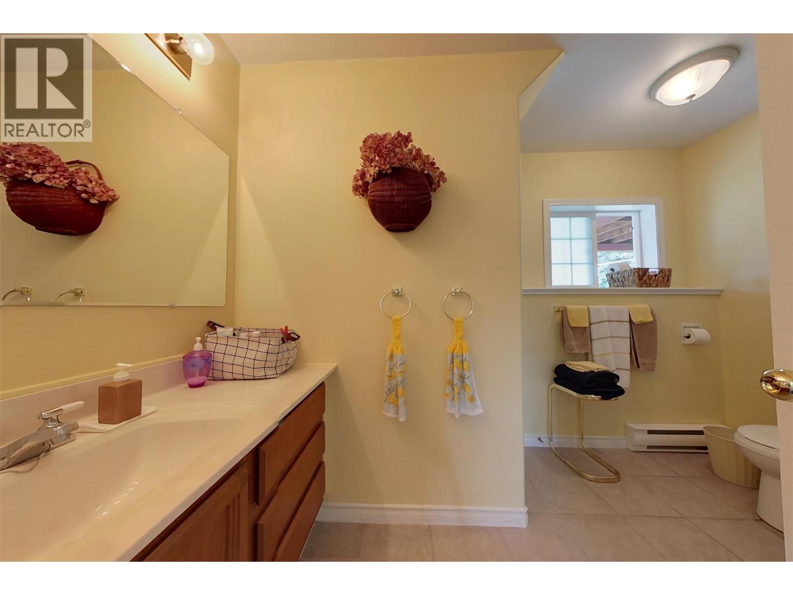 301 Fowler Street, Riondel, British Columbia  V0B 2B0 - Photo 27 - 10357023