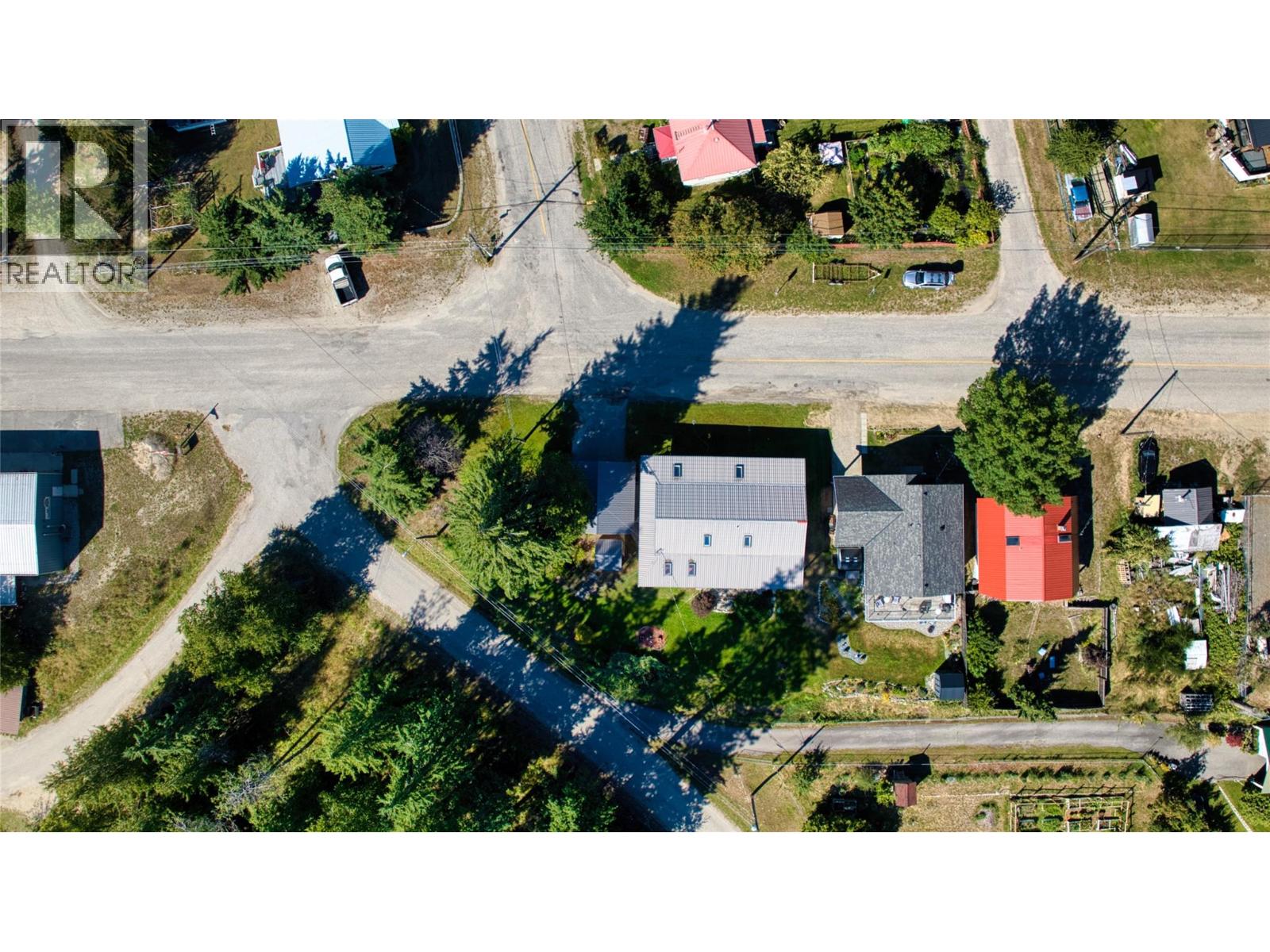 301 Fowler Street, Riondel, British Columbia  V0B 2B0 - Photo 3 - 10357023