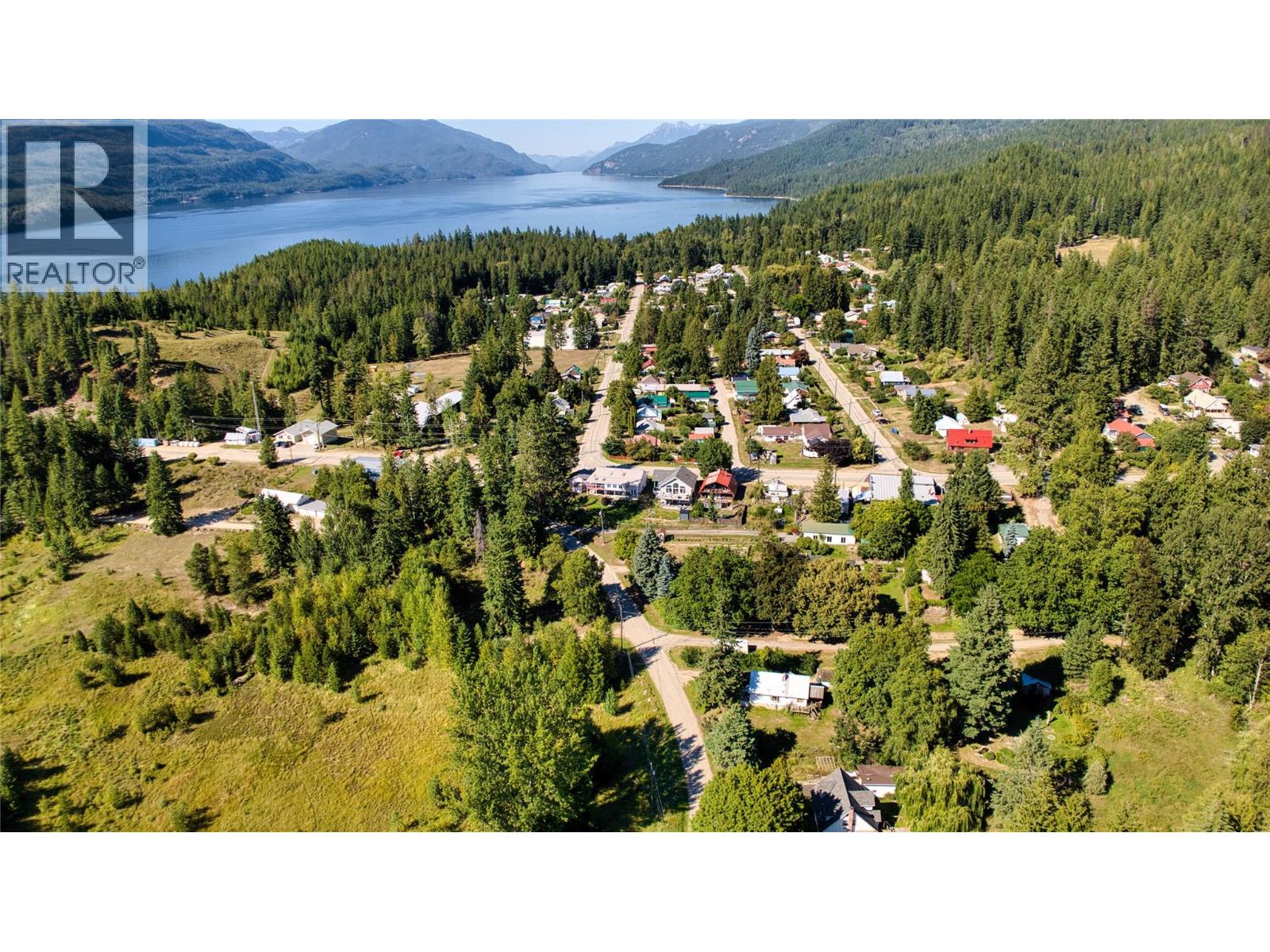 301 Fowler Street, Riondel, British Columbia  V0B 2B0 - Photo 5 - 10357023