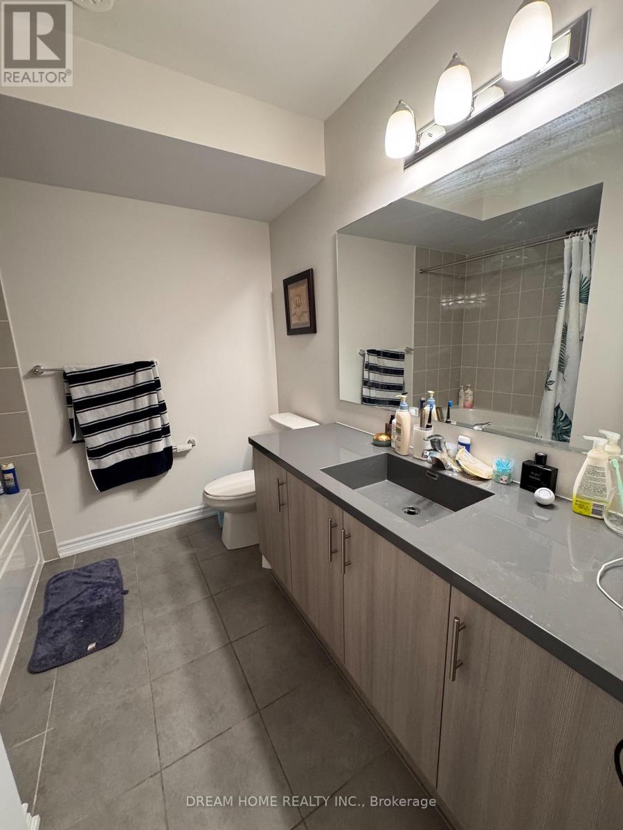 3048 Cascade Common, Oakville, Ontario  L6H 7E3 - Photo 17 - W12362168