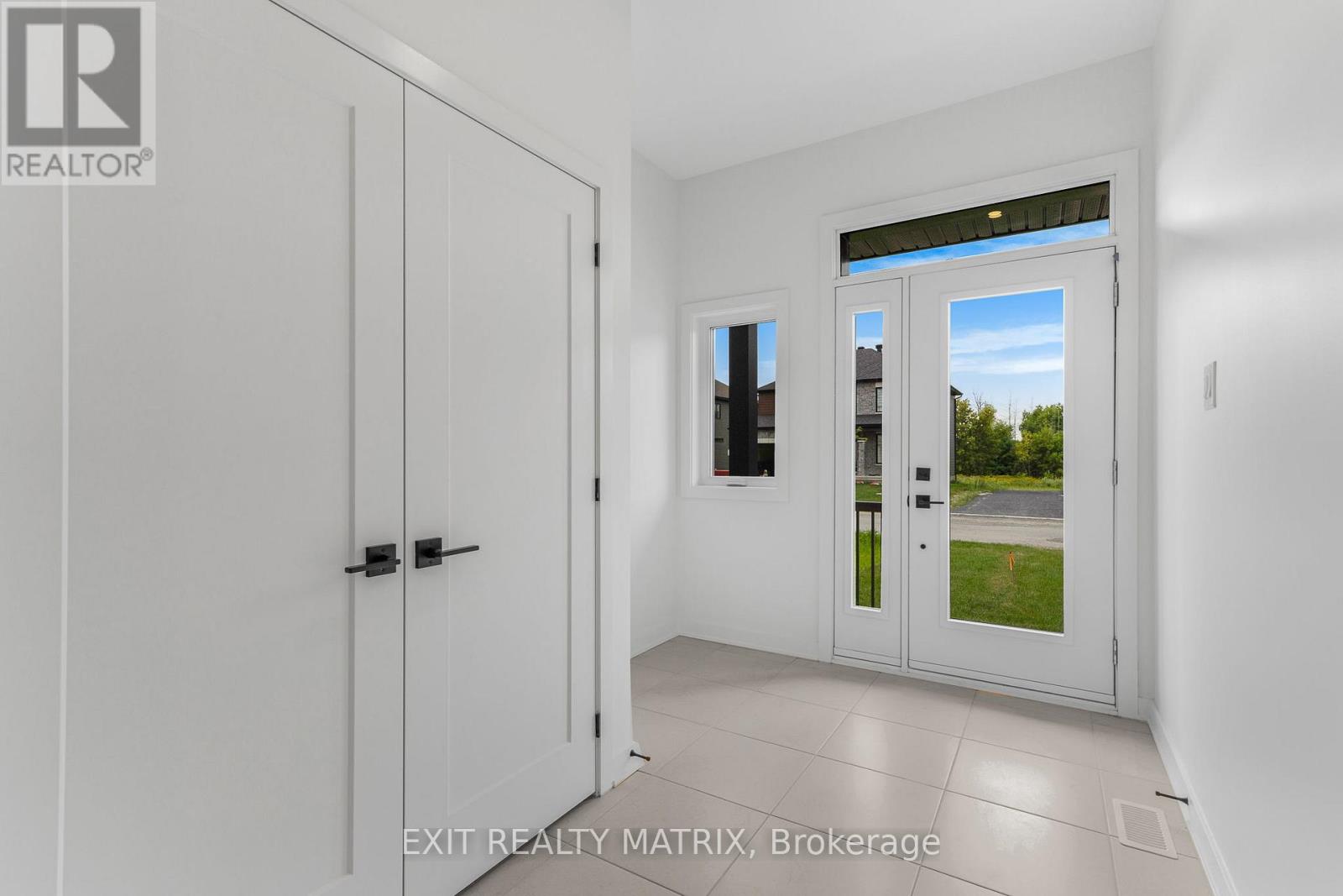 937 Cologne Street, Russell, Ontario  K0A 1W0 - Photo 3 - X12362208