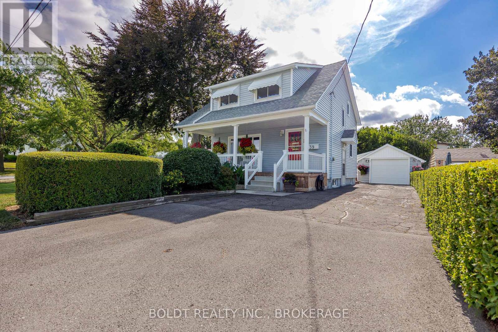 39 Lorne Street, St. Catharines, Ontario  L2P 3C5 - Photo 1 - X12362236