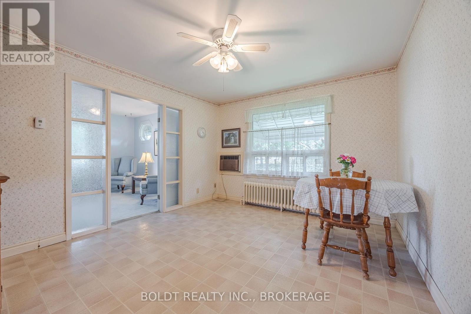 39 Lorne Street, St. Catharines, Ontario  L2P 3C5 - Photo 10 - X12362236