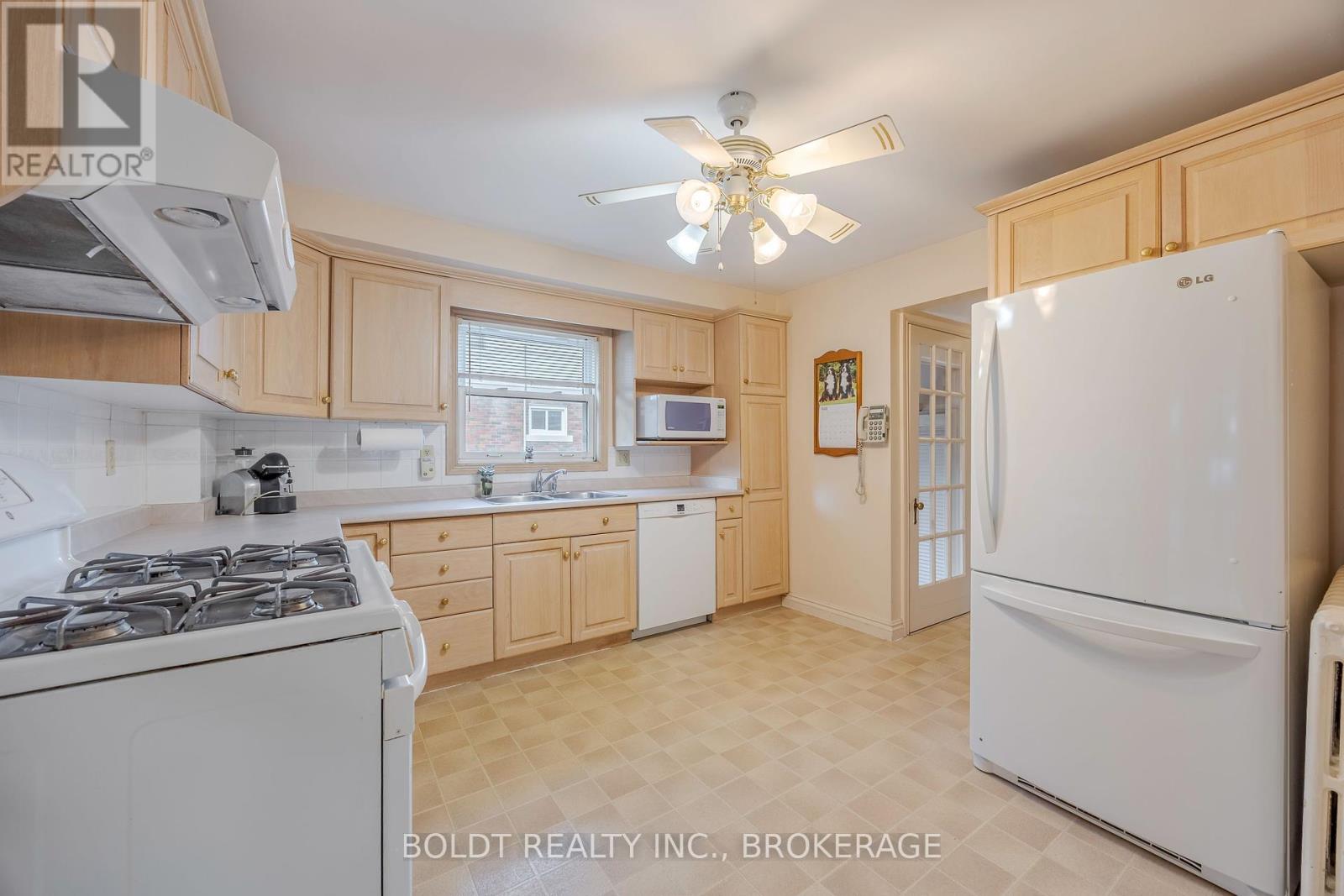 39 Lorne Street, St. Catharines, Ontario  L2P 3C5 - Photo 13 - X12362236