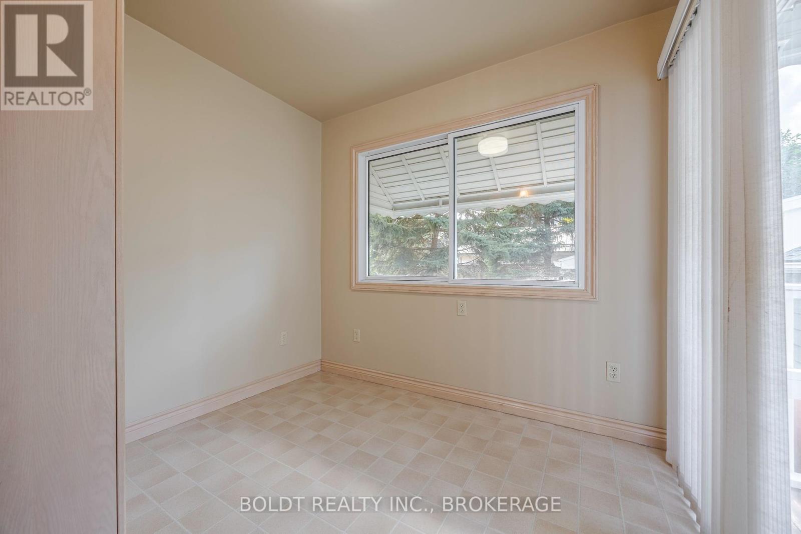 39 Lorne Street, St. Catharines, Ontario  L2P 3C5 - Photo 14 - X12362236