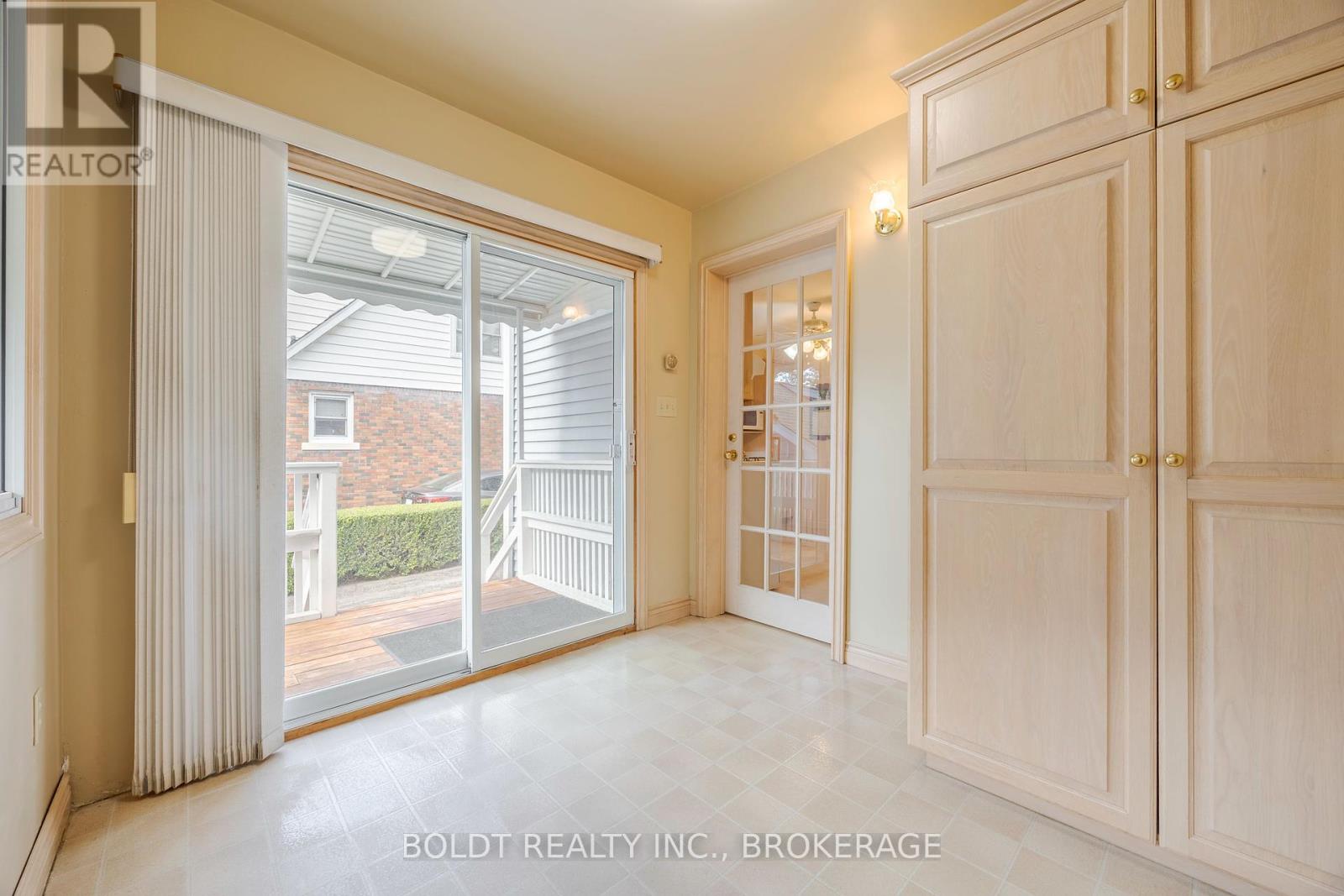 39 Lorne Street, St. Catharines, Ontario  L2P 3C5 - Photo 15 - X12362236