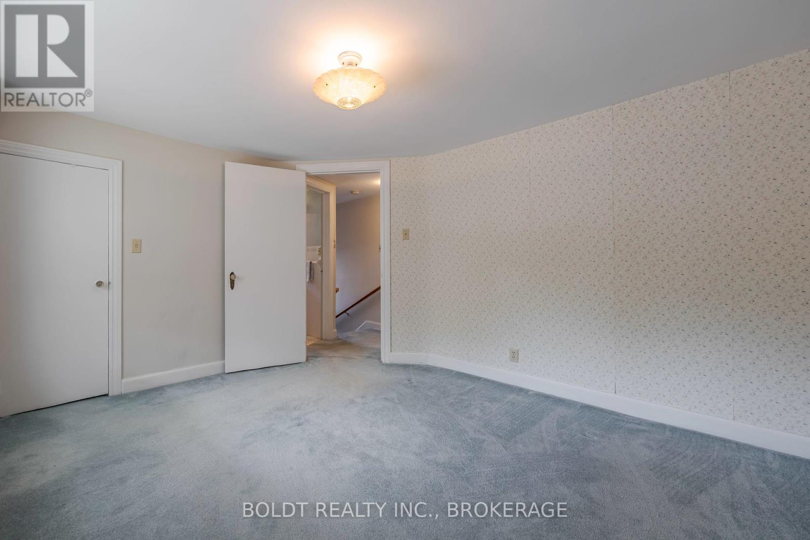 39 Lorne Street, St. Catharines, Ontario  L2P 3C5 - Photo 17 - X12362236