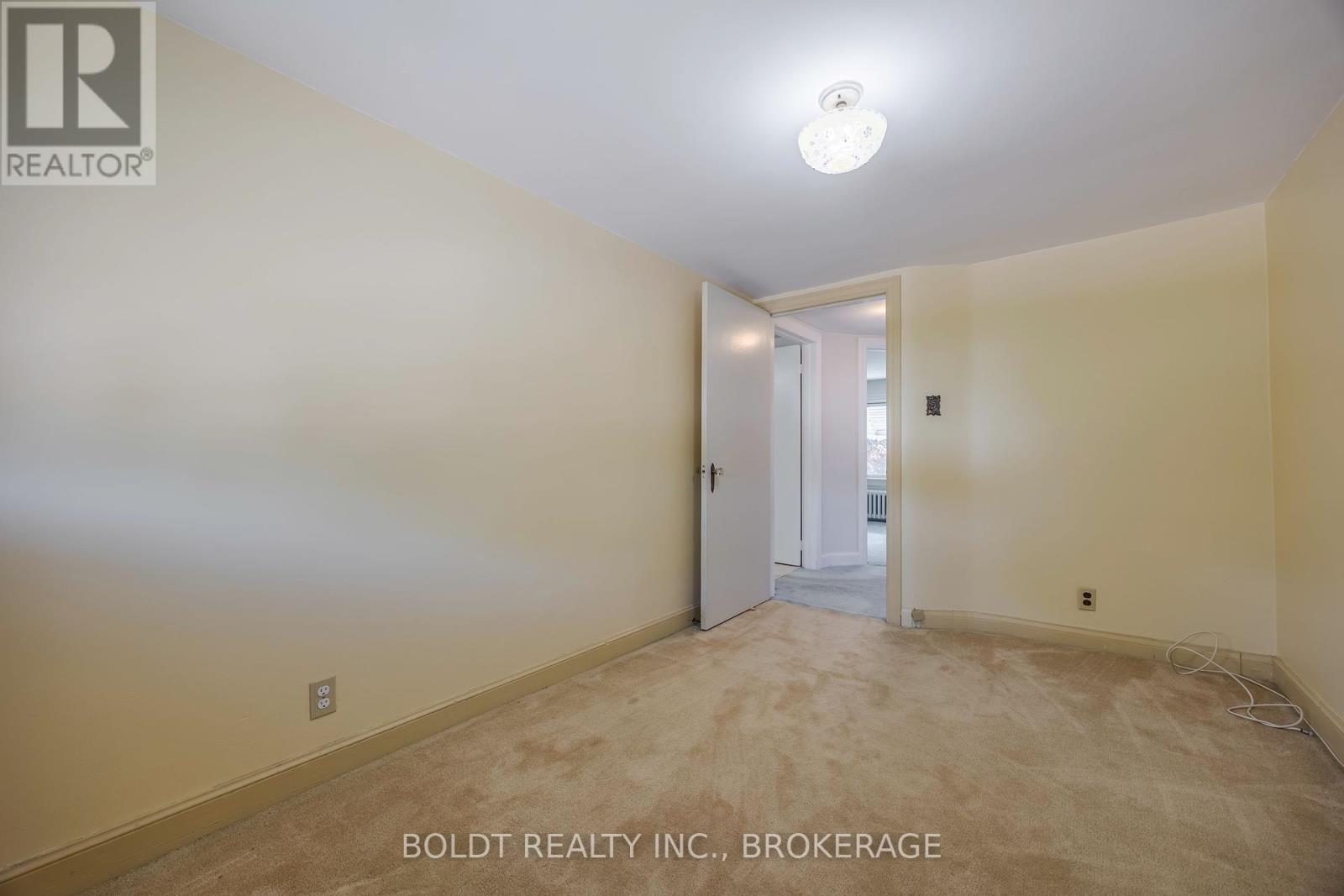 39 Lorne Street, St. Catharines, Ontario  L2P 3C5 - Photo 20 - X12362236