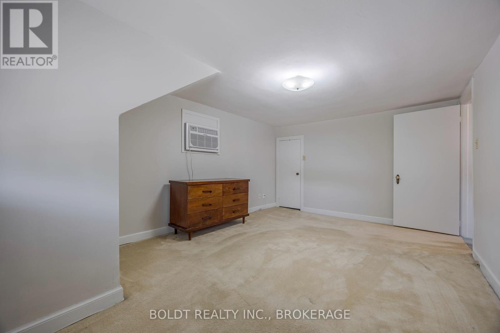 39 Lorne Street, St. Catharines, Ontario  L2P 3C5 - Photo 22 - X12362236