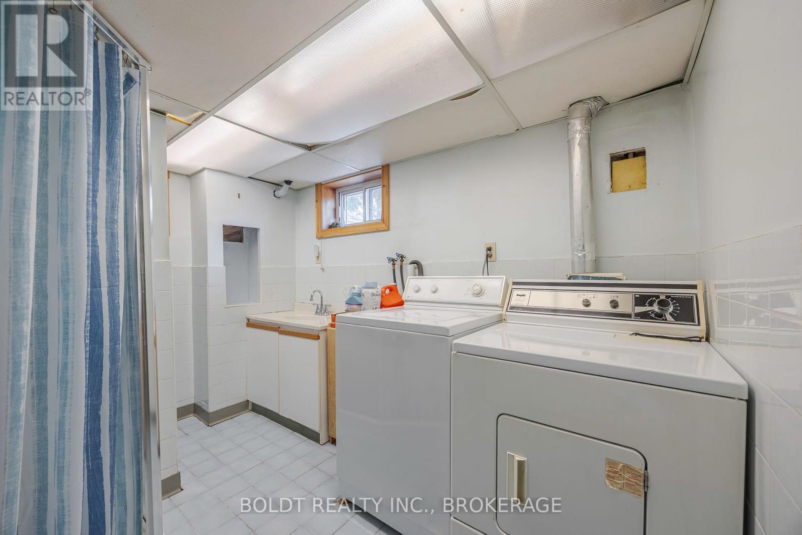 39 Lorne Street, St. Catharines, Ontario  L2P 3C5 - Photo 23 - X12362236
