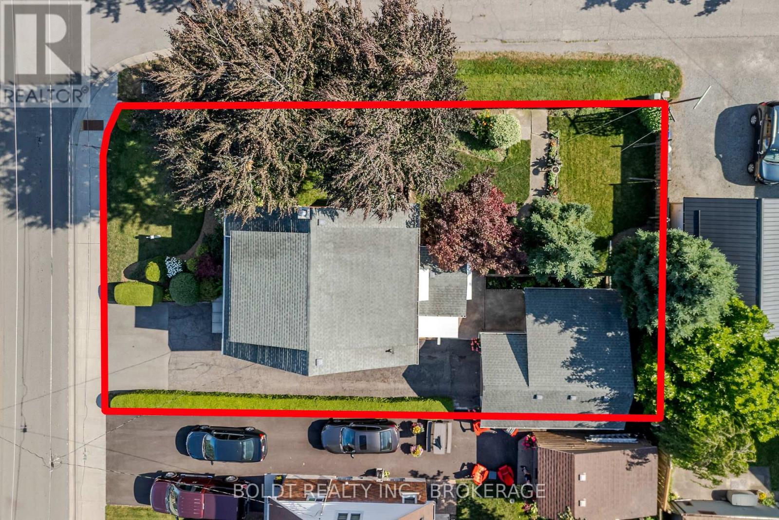 39 Lorne Street, St. Catharines, Ontario  L2P 3C5 - Photo 4 - X12362236