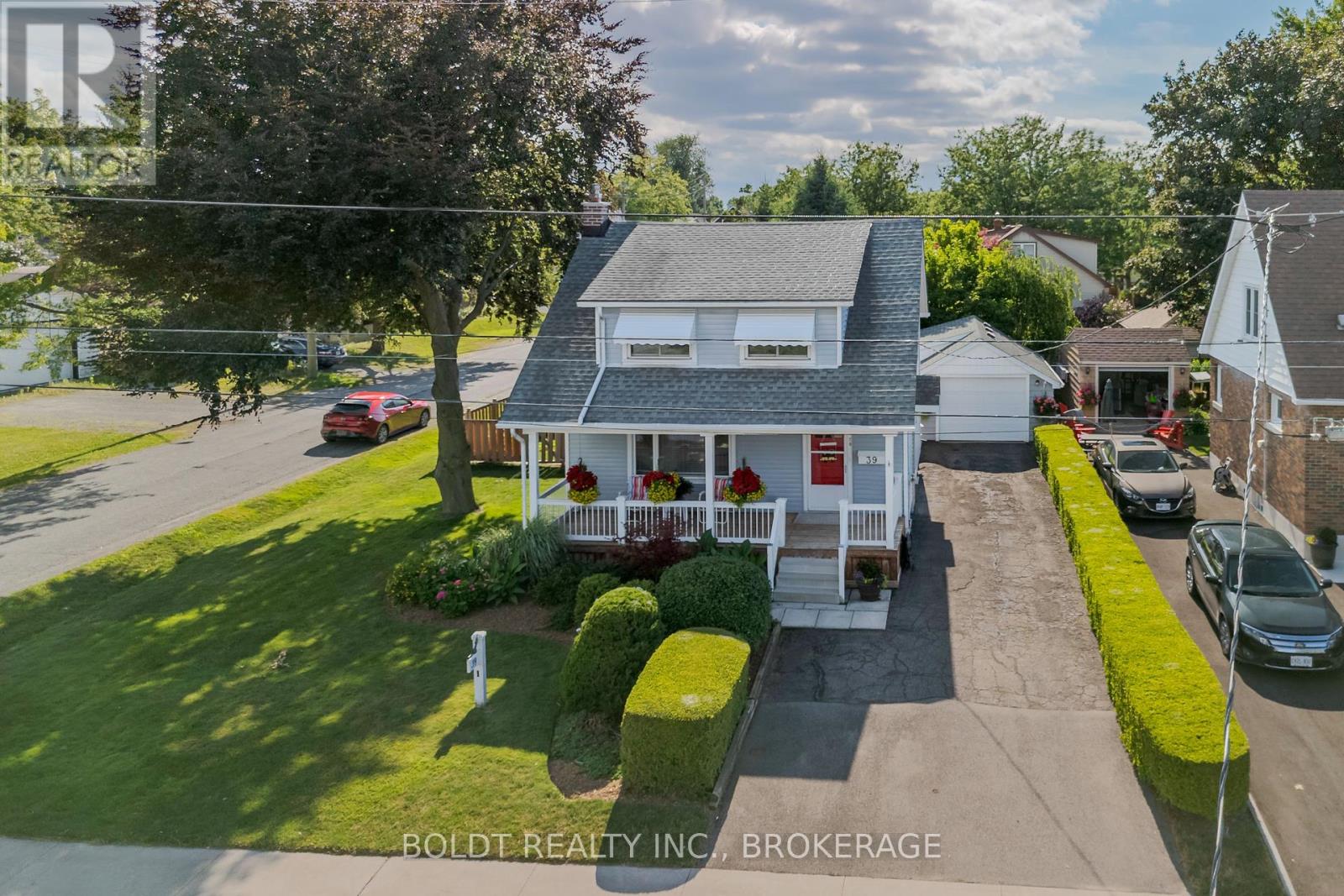 39 Lorne Street, St. Catharines, Ontario  L2P 3C5 - Photo 5 - X12362236