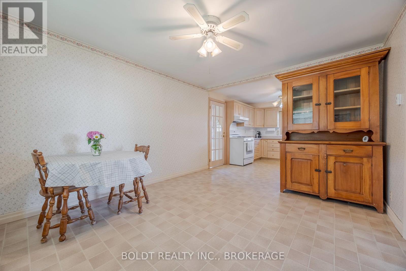 39 Lorne Street, St. Catharines, Ontario  L2P 3C5 - Photo 9 - X12362236