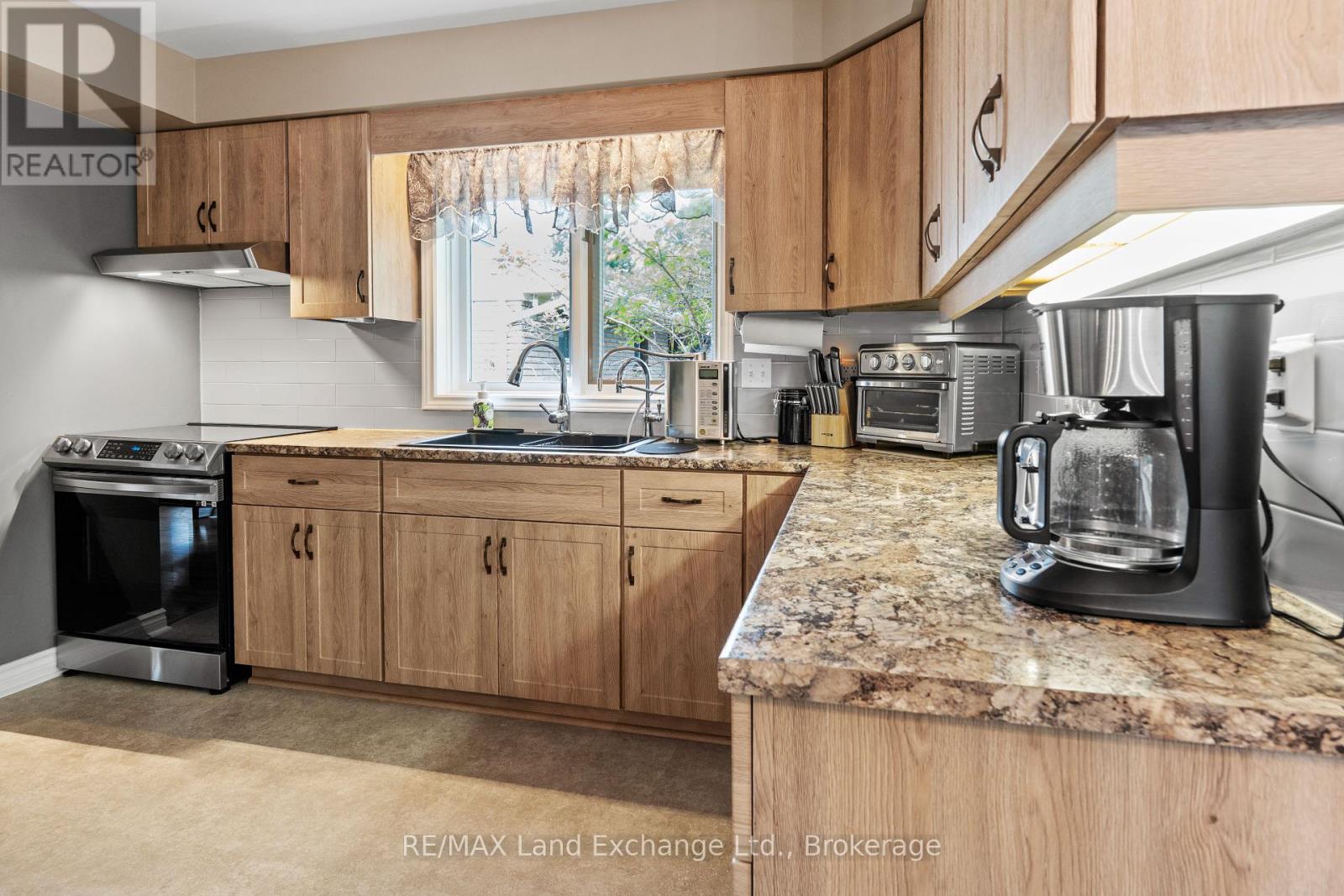 806 Bricker Street, Saugeen Shores, Ontario  N0H 2C3 - Photo 16 - X12362240